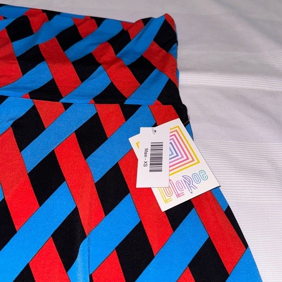 🍁 Lularoe “MAXI” skirt red & Blue on Black background  XS - Picture 4 of 7